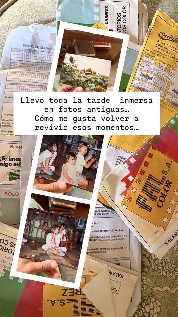 La acuarelista ha confesado llevar "toda la tarde en fotos antiguas"