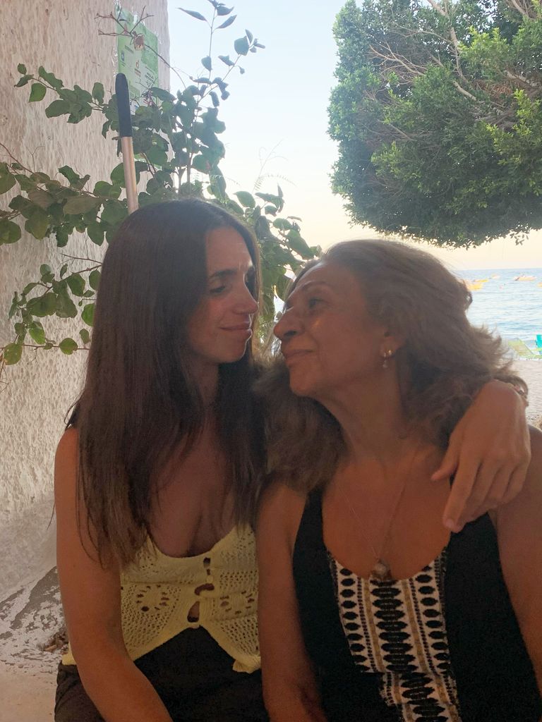 Elena Furiase y su madre, Lolita, en sus vacaciones de verano