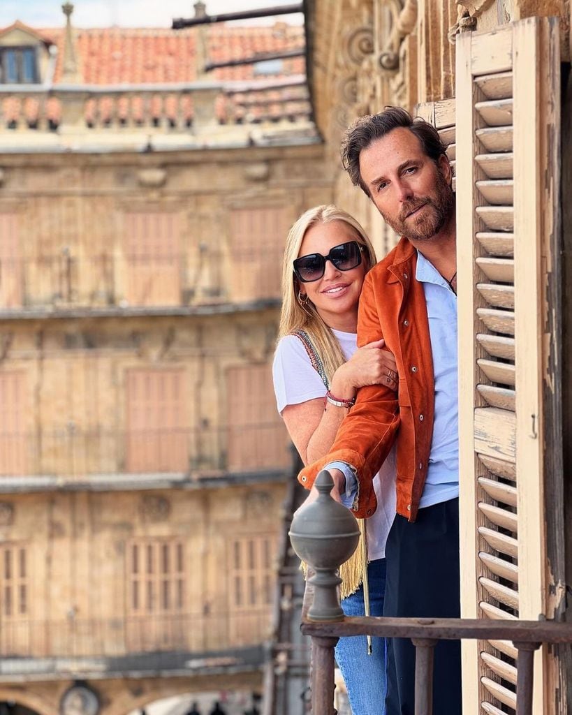 Plano medio de Belén Esteban con Raúl Prieto Gil 