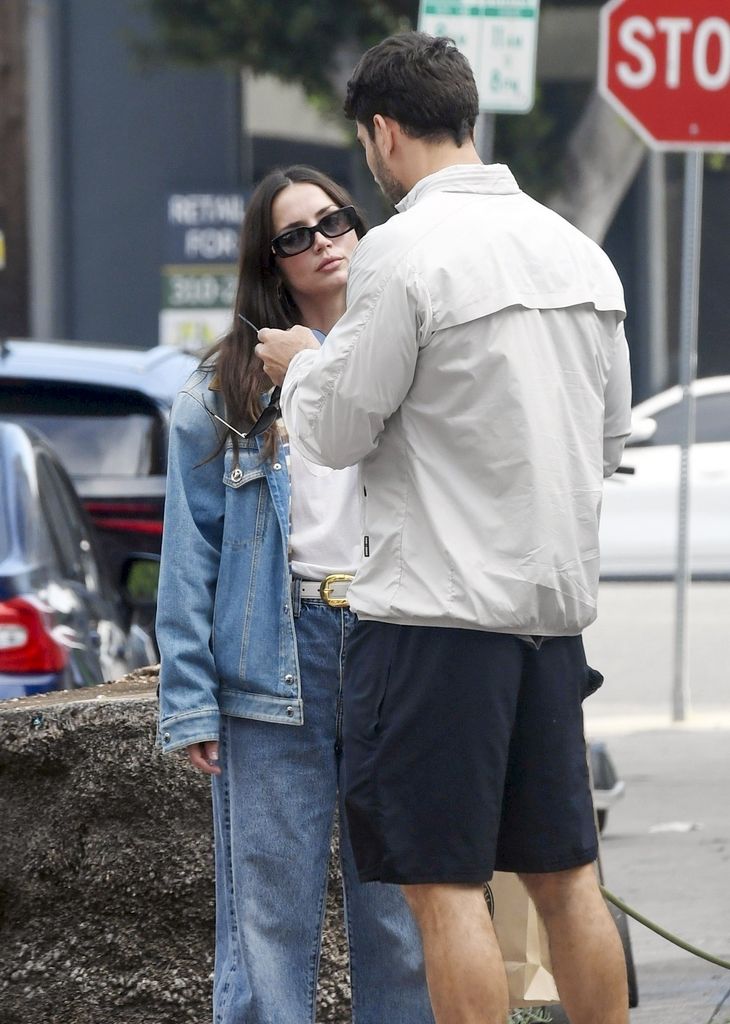 Ana de Armas y su acompañante estaban de compras en tiendas de decoración interior