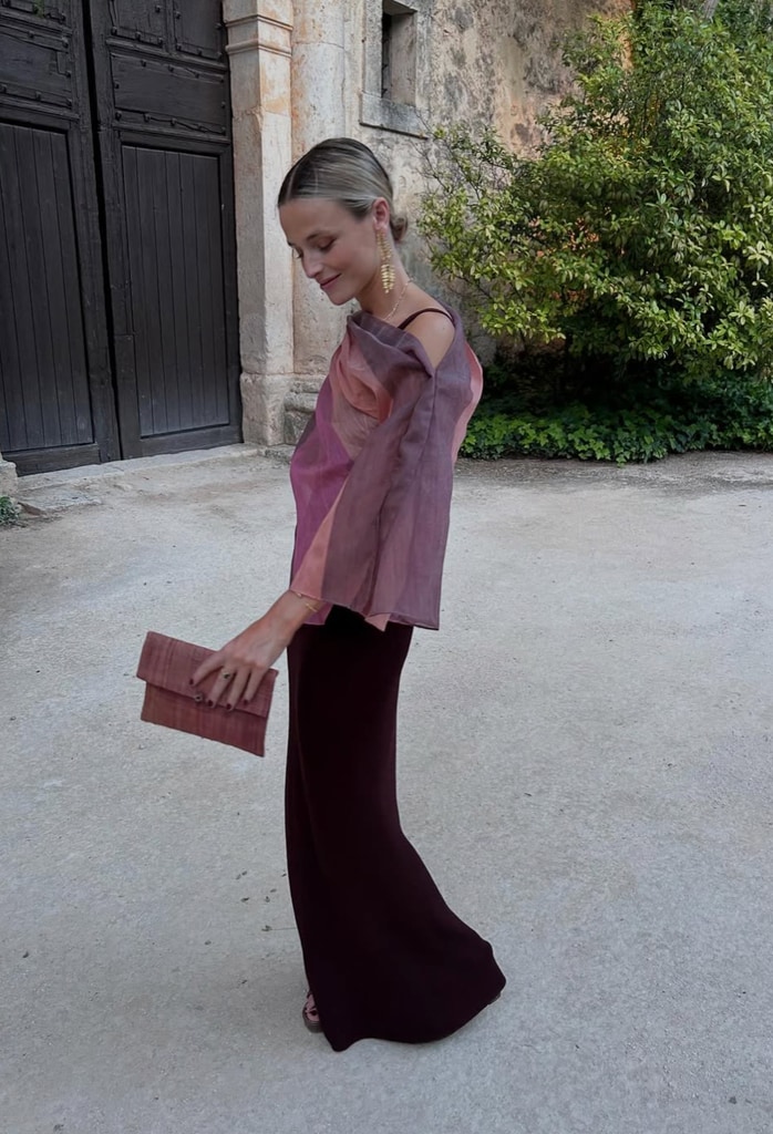 ¡HOLA! Fashion Esta invitada nos ha conquistado con su look donde las joyas son las protagonistas