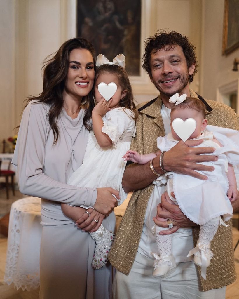 Rossi, con su pareja y sus hijas