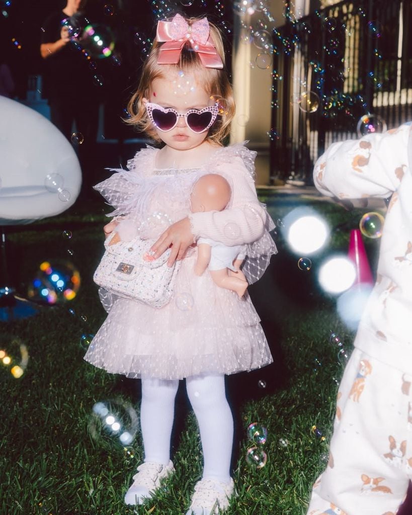 London lució un atuendo como el de su mamá.