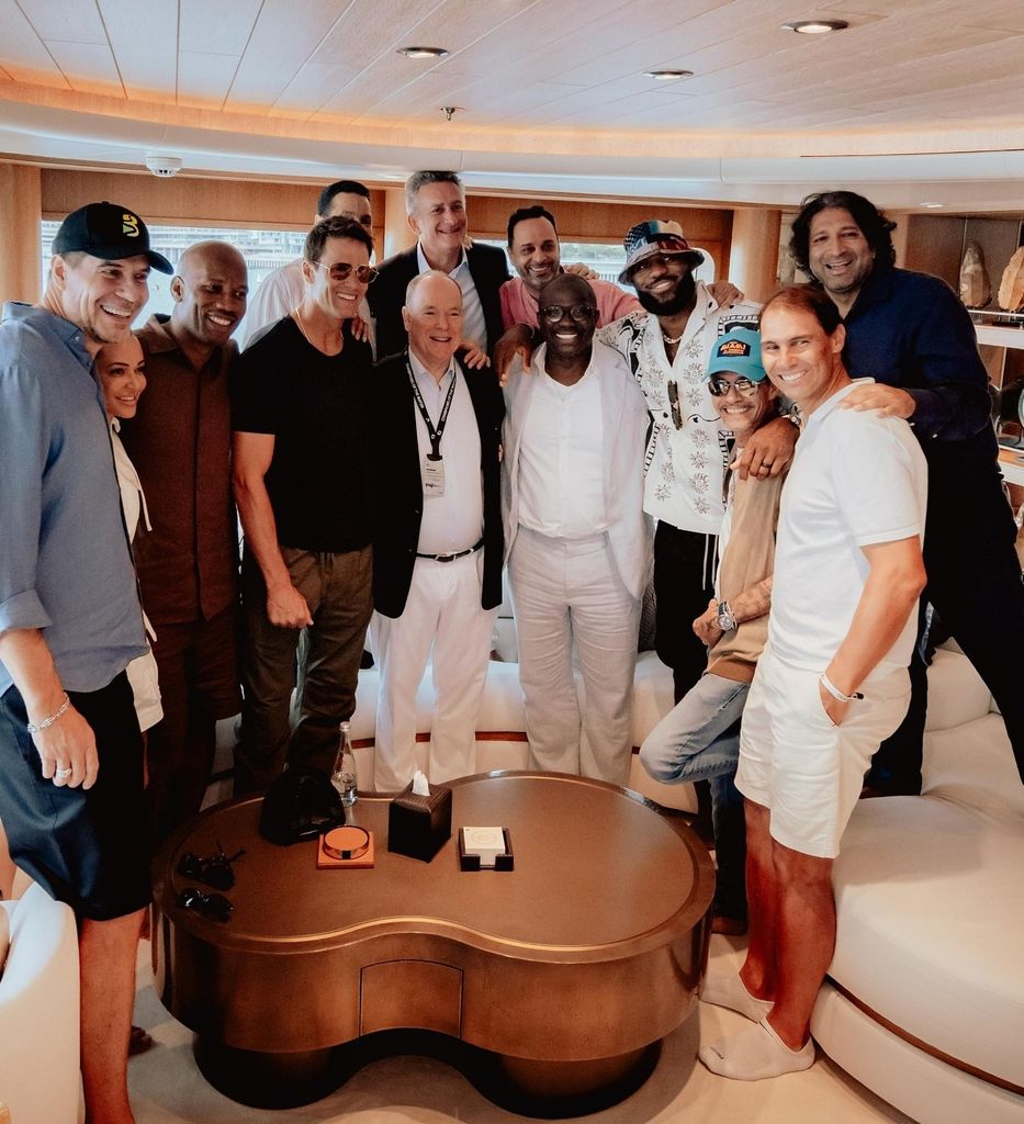 Marc Anthony coincidió con personalidades como Tom Brady, Rafa Nadal y el príncipe Alberto II de Mónaco en el Campeonato Mundial UIM E1 2025.