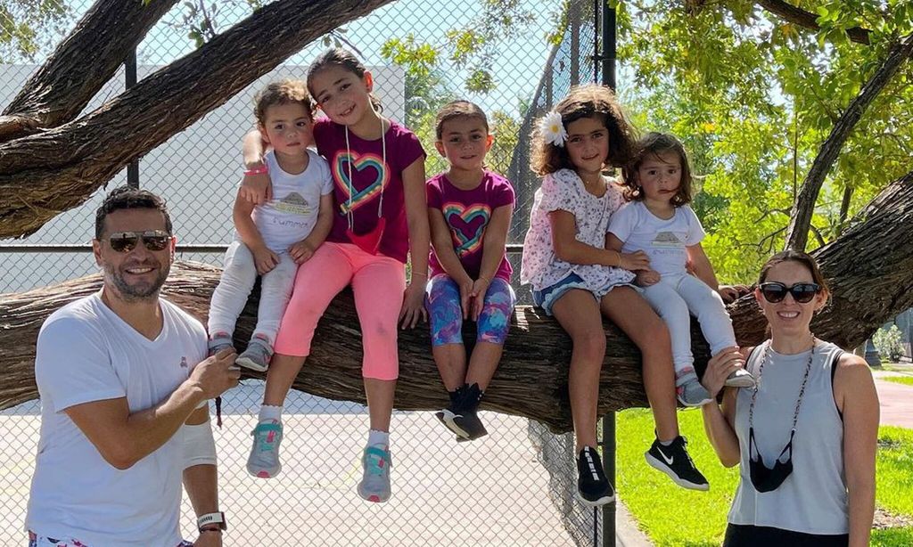 jacky bracamontes y sus hijas