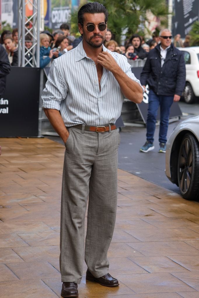 Mario Casas llegando al Festival de San Sebasián 