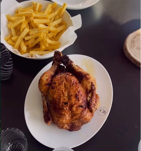 ¡Menuda pinta tienen el pollo asado y las patatas fritas de Jordi Cruz!