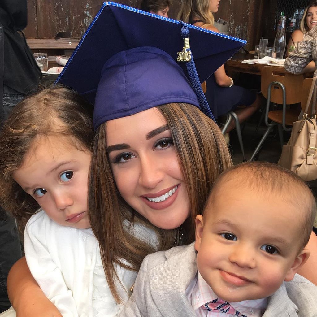 Carolyna junto a sus hermanitos menores, Angélica Masiel y Daniel Nicolás