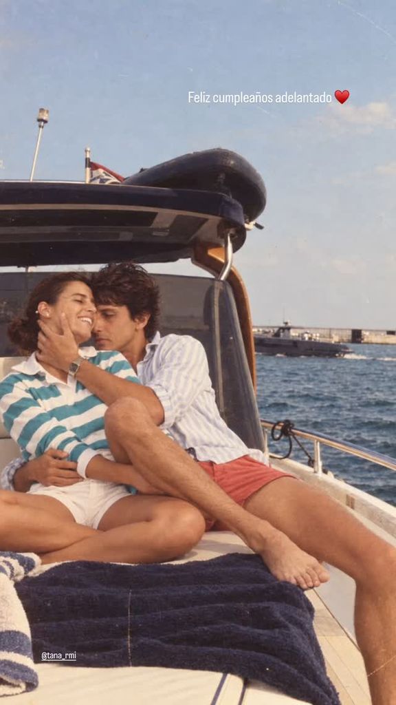 Tana Rivera y Roca Rey, románticos y cariñosos en un paseo en barco
