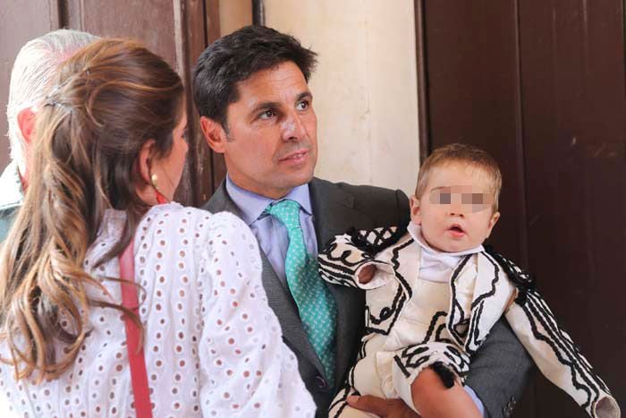 Francisco Rivera con Lourdes Montes y su hijo