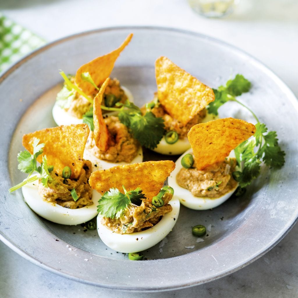 Huevos rellenos con un toque mexicano