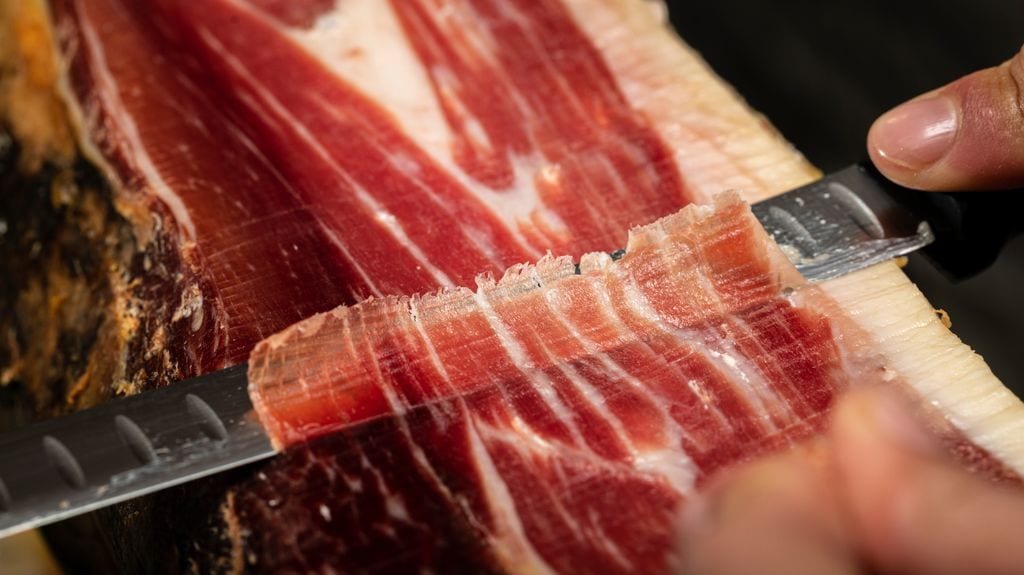 De Huelva sale uno de los productos españoles más emblemáticos como es el jamón de bellota ibérico.