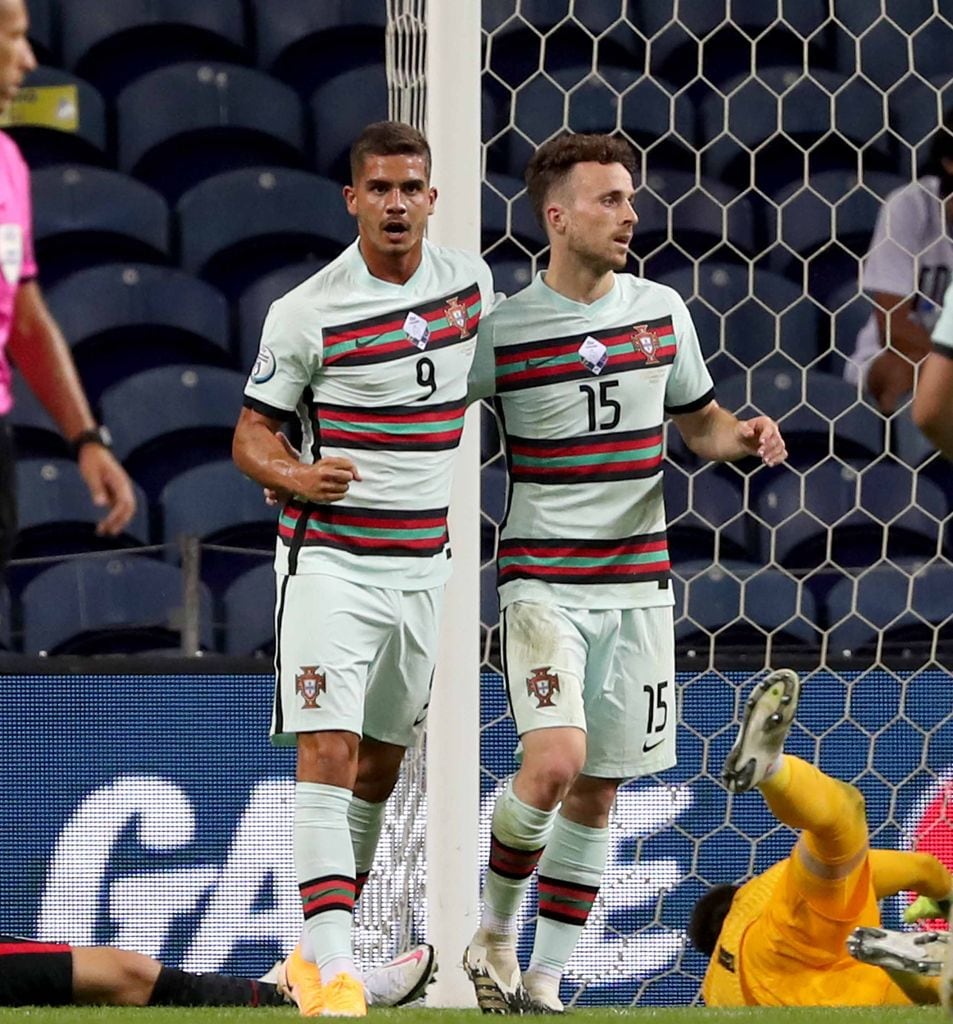 Los jugadores portugueses Andre Silva y Diogo Jota fallecieron en un accidente de auto en España.