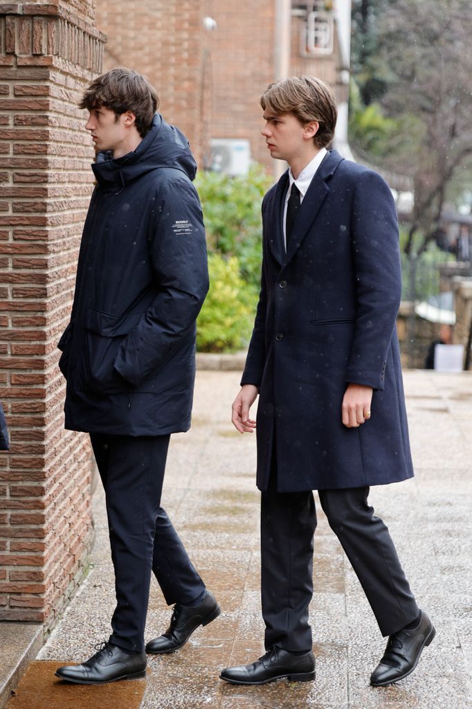 Los nietos de doña Sofía han asistido sin su hermano mayor, Juan, que está afincado en Londres por temas laborales