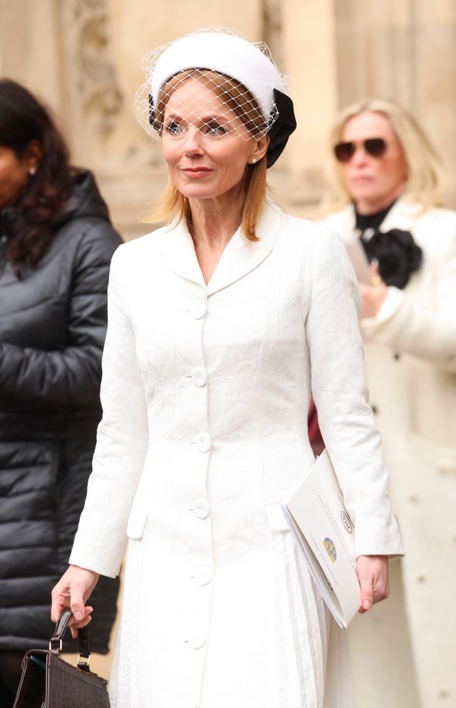 Geri Halliwell vistiendo de blanco, su color favorito. 
