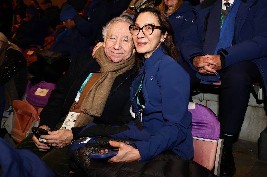 Jean Todt y Michelle Yeoh asisten a la ceremonia inaugural de los Juegos Olímpicos de Invierno Milano-Cortina 2026 en el estadio San Siro de Milán