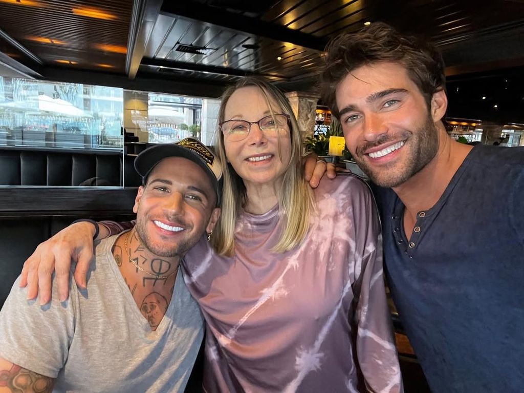El actor es un hombre muy apegado a su madre y hermanos