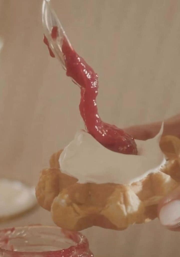 Los hijos de Meghan adoran desayunar waffles con crema batida.