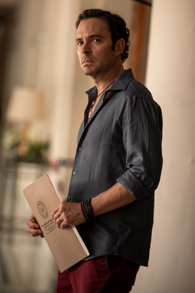 Manolo Cardona como 'Francisco Valiente'