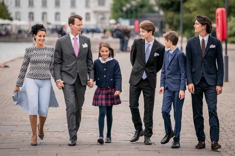 Joaquín y Marie de Dinamarca con sus hijos
