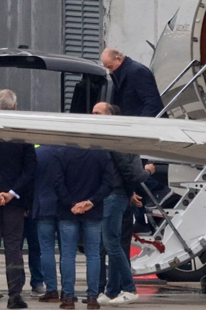 El rey Juan Carlos vuelve a España tras unos días en Portugal