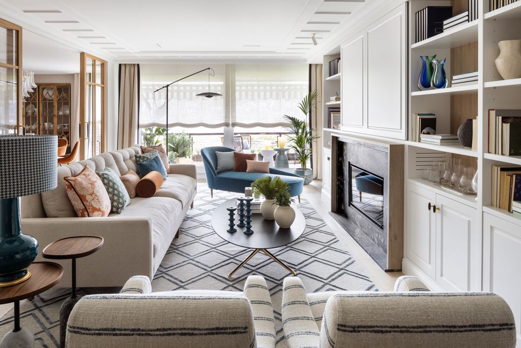 Salón con sofá, sillones y chaise longue