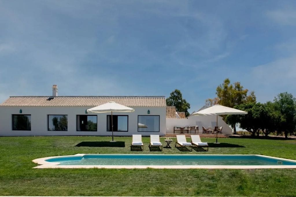 Exterior del cortijo La Motilla, en Carmona (Sevilla)