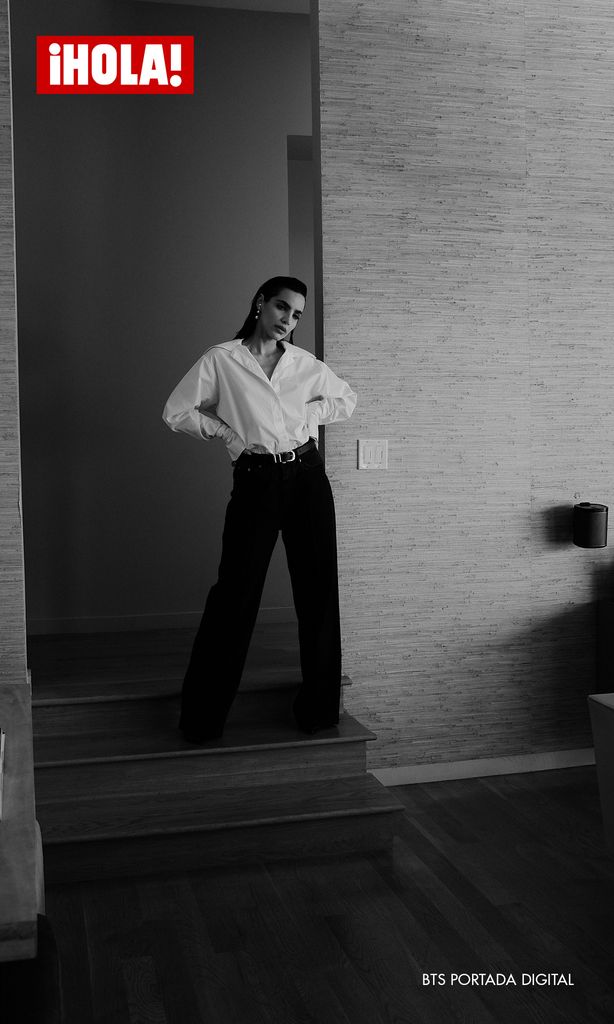 Fotógrafo: Esteban Calderón | Stylist: Rafael Linares | Peinado: Aviva Jansen Perea | Maquillaje: Carola González | Pantalones: Xirena | Cinturón: Ama | Camisa: Posse | Aretes, anillos: Lilou
