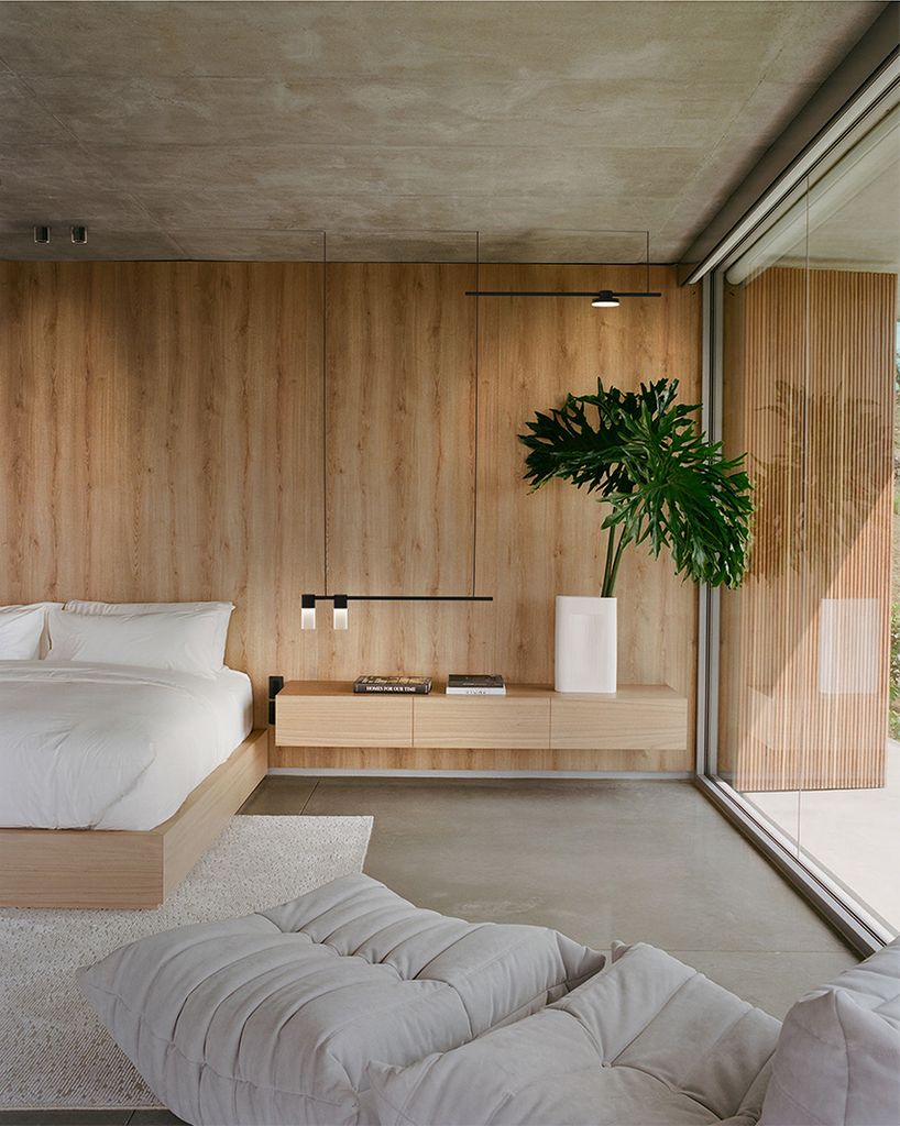 Dormitorio con lámparas bajas, para contribuir a un descanso profundo y continuado