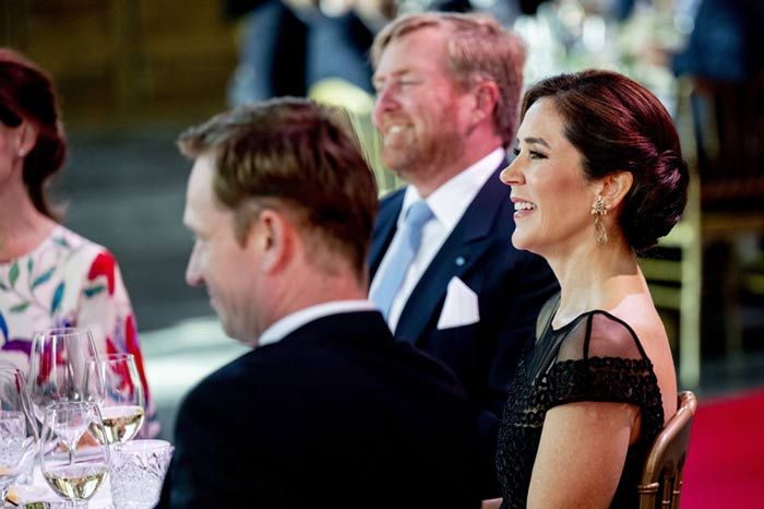 Federico y Mary de Dinamarca con los Reyes de Países Bajos