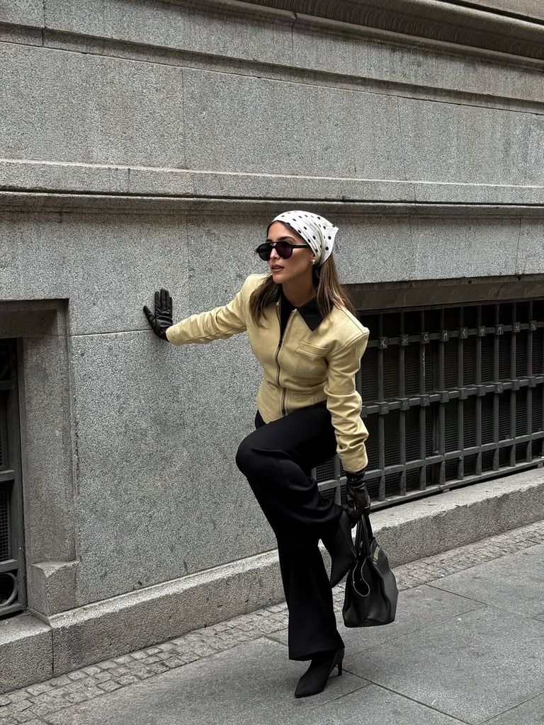 Los pantalones negros son mi básico, pero jamás los llevaría en estos 5 planes