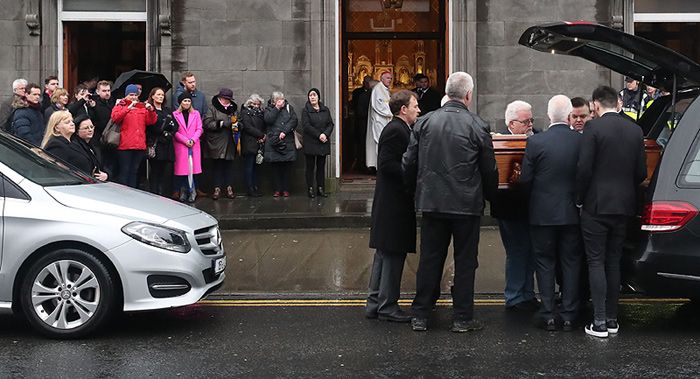Irlanda se despide entre lágrimas de Dolores O'Riordan