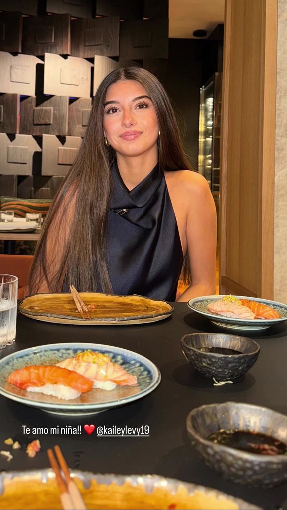 Elizabeth Gutiérrez compartió una cena con su hija Kailey.