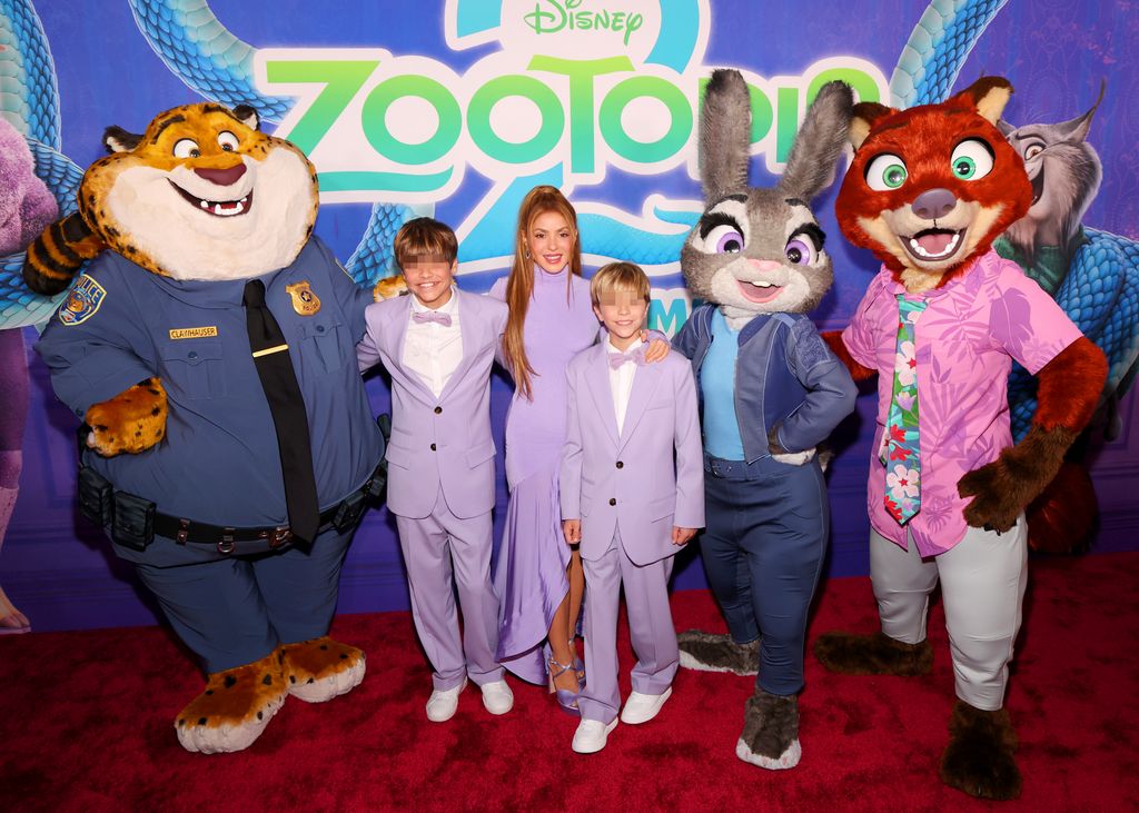 Shakira con sus hijos Milan y Sasha en el estreno de Zootopia 2 en Los Angeles