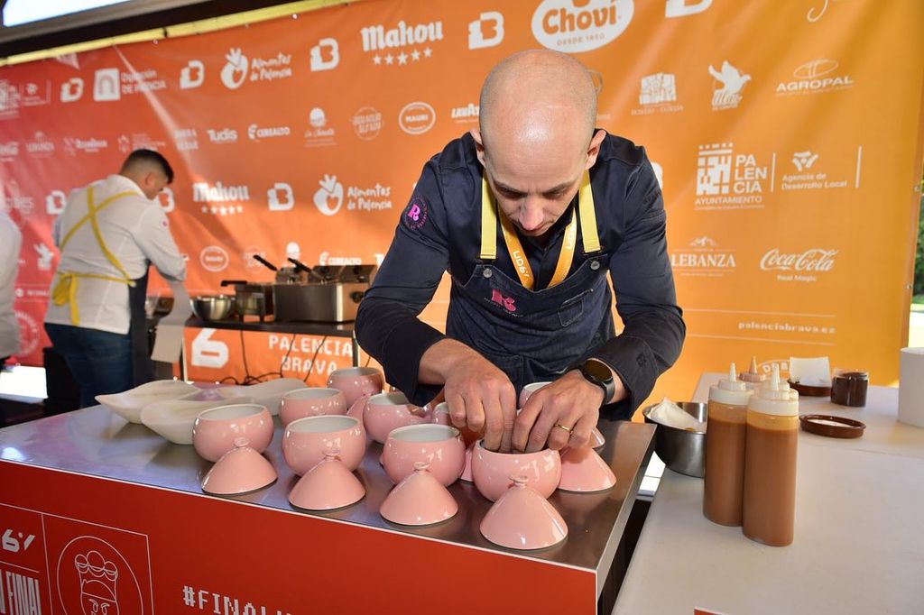 El Chef Javier Alfaro durante el concurso de las Mejores Bravas del Mundo 2025