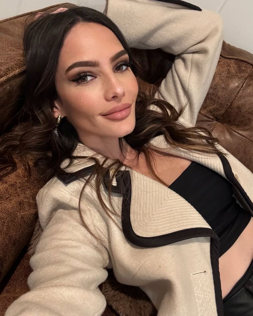 Sandra no es nueva en el mundo del espectáculo: ha trabajado como modelo, actriz presentadora, colaboradora y reportera