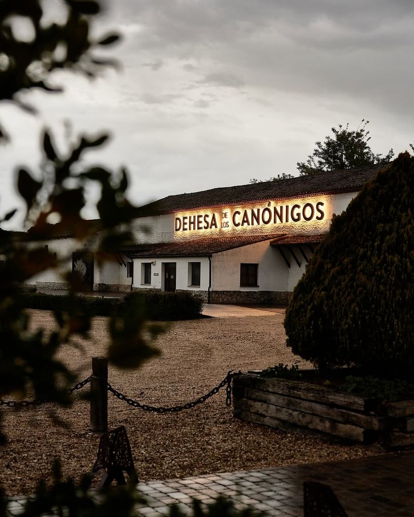 Dehesa de los Canónigos, situada en Pesquera de Duero (Valladolid), está considerada una de las bodegas de referencia de la Denominación de Origen Ribera del Duero