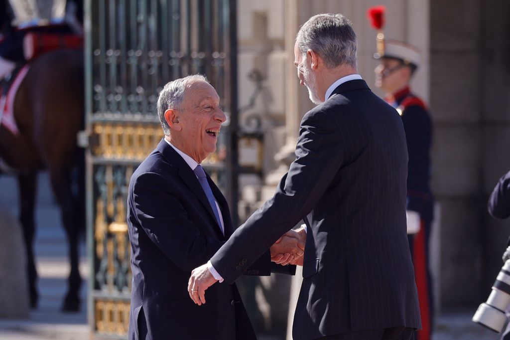 Marcelo Rebelo de Sousa, recibido con honores por don Felipe