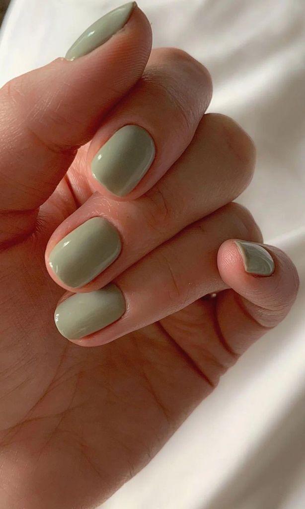Manicura verde menta