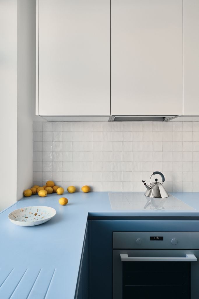 Encimera de cocina de color azul pastel