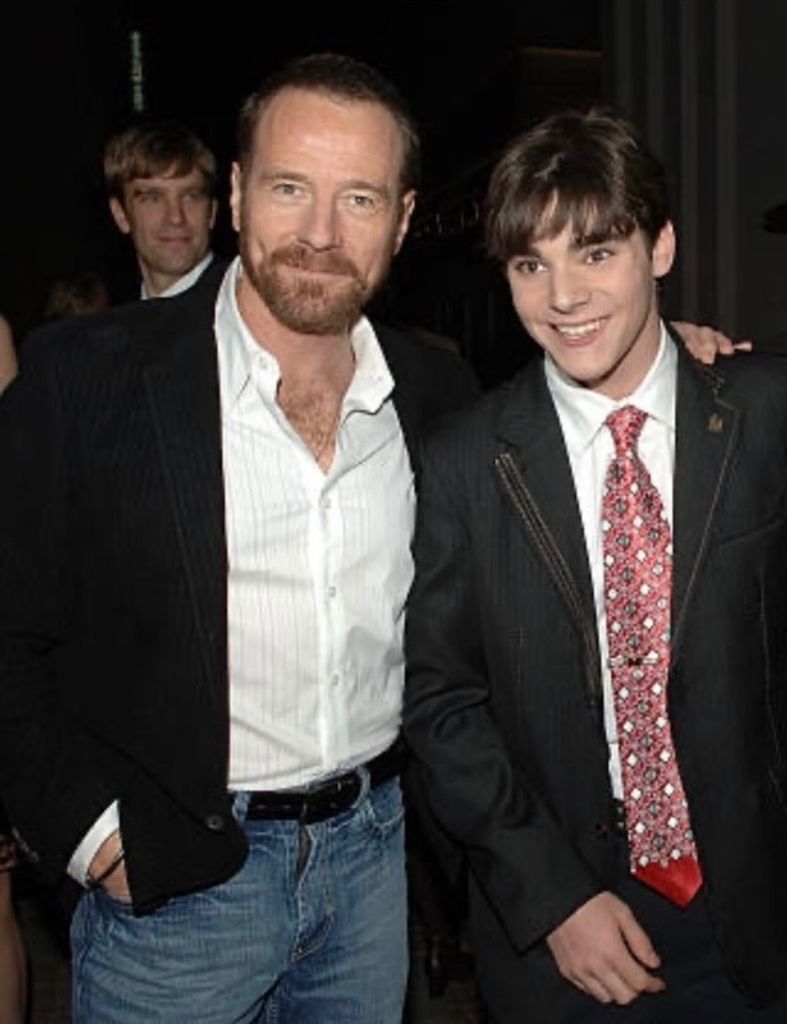  Bryan Cranston dedica una carta a RJ Mitte tras su muerte a los 34 años: "Te echaré de menos, hijo"
