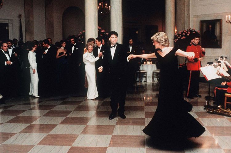 Diana de Galas llevó este vestido durante un viaje a Hong Kong en 1989
