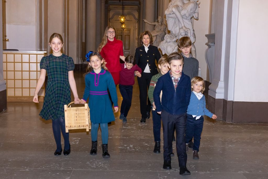 Silvia de Suecia con sus nietos Estelle, Oscar, Alexander, Gabriel, Julian, Leonore, Nicolas y Adrienne