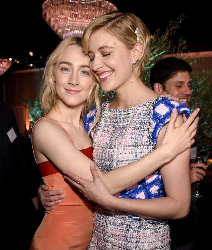  Saoirse Ronan, protagonista de 'Lady Bird' y nominada al Oscar a la mejor actriz, posa junto a la directora del filme Greta Gerwig es la quinta mujer en ser nominada en la categoría de dirección
