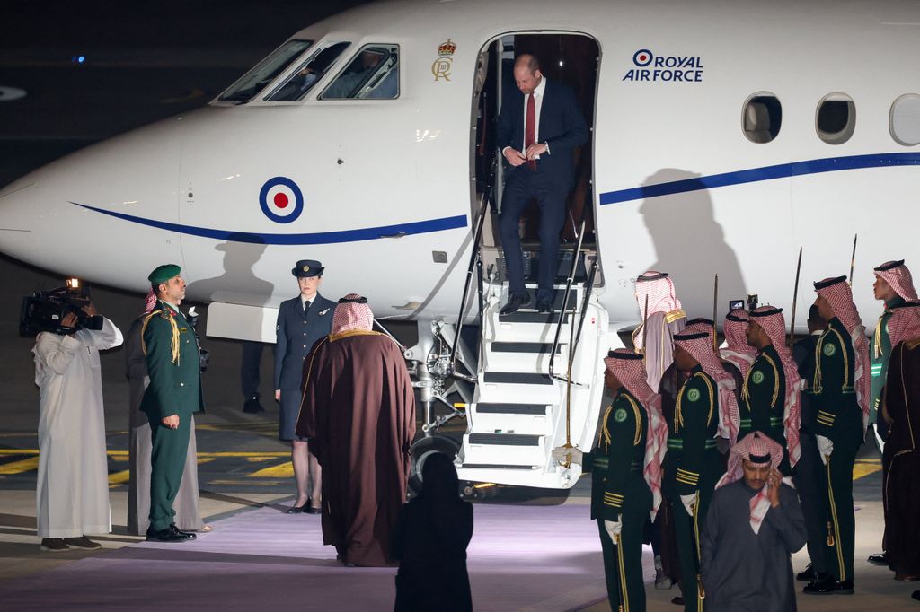 El príncipe Guillermo, en el momento en que aterrizó en Riad