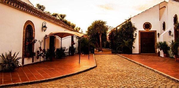 Los inicios de esta hacienda fueron como un molino de harina, en 1864 se transformó en una bodega, un estilo que conserva hasta la fecha © Hacienda Santa María
