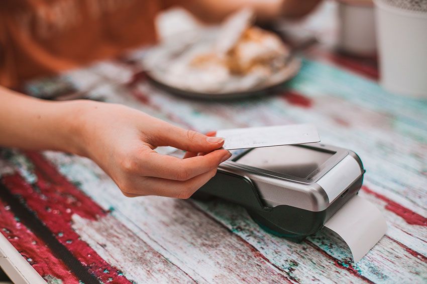 Cómo son y cuáles son las mejores tarjetas prepago para viajar al extranjero sin comisiones