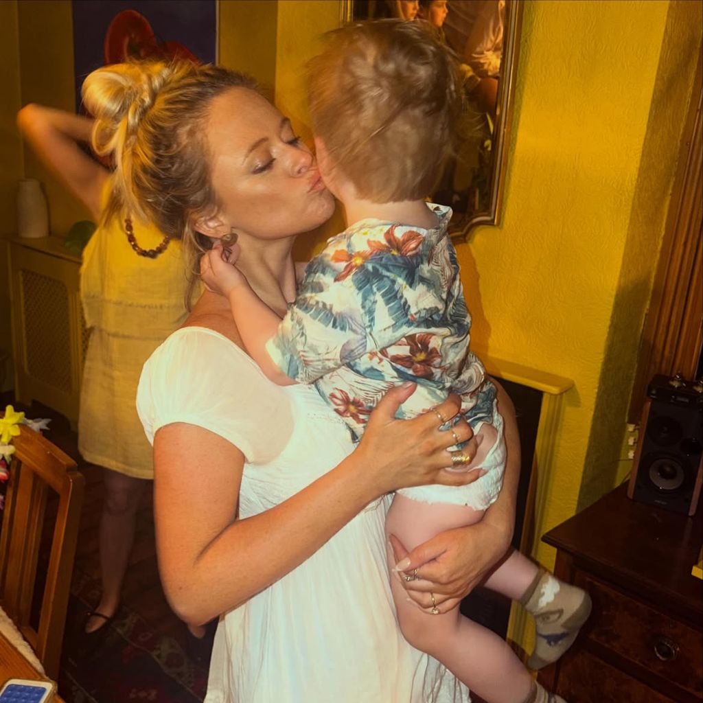 Emily Atack, conocida por sus papeles en The Inbetweeners y Rivals, es una popular actriz y presentadora británica que este fin de semana celebrará su boda con Alistair Garner en Mojácar