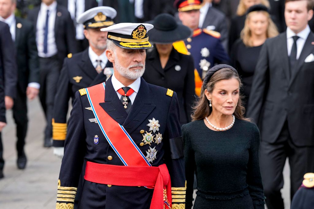 El rey Felipe VI con la reina Letizia en el funeral de Harald de Noruega