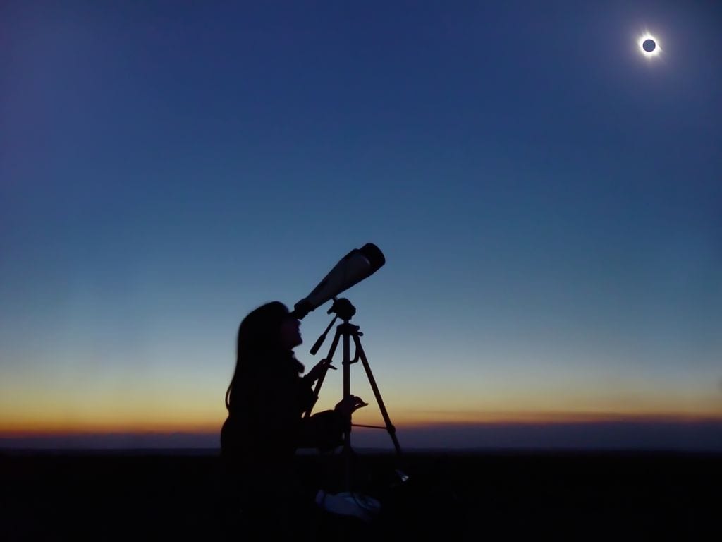 Al ser justo un eclipse en Aries, es una temporada en donde el universo nos apoya para actuar con contundencia, valentía y decisión